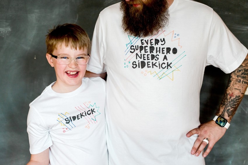 Vaderdag Sidekick T-shirt tekenen met textielstift