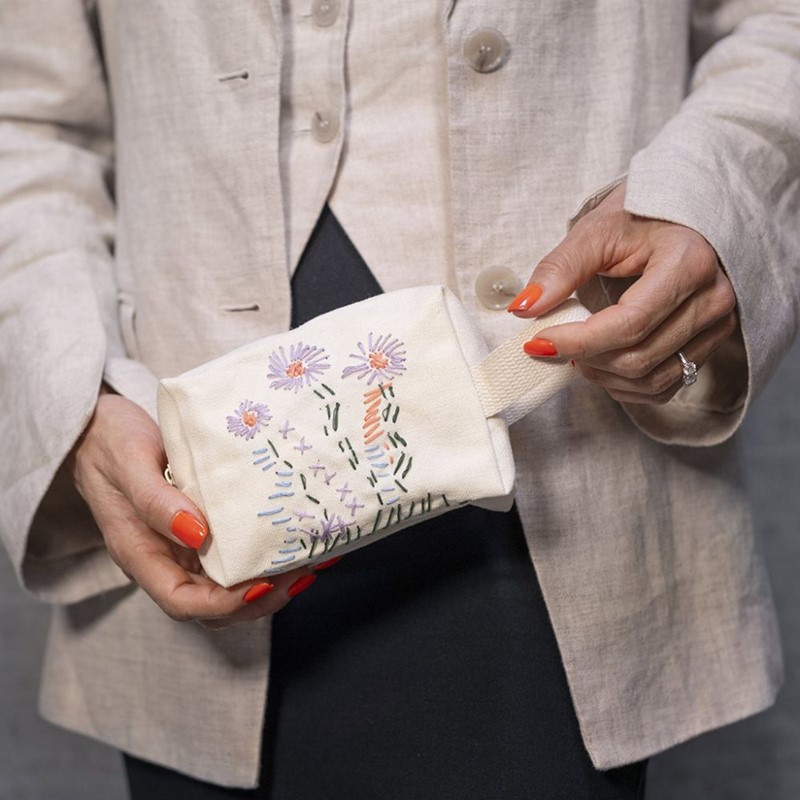 Make-up tas met freestyle borduurwerk