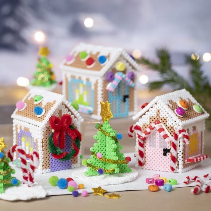 Charmant kerststadje van strijkkralen