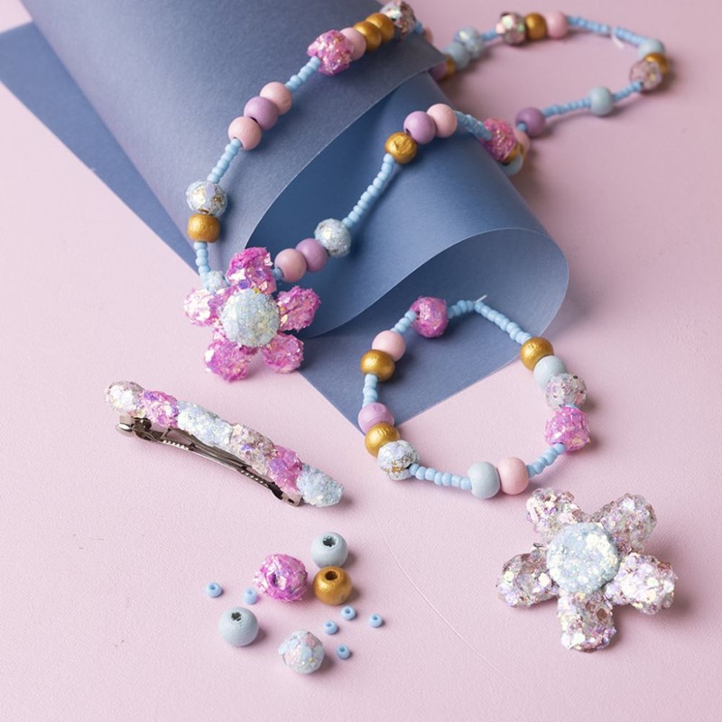 Kleurrijke kindersieraden met glitter clay