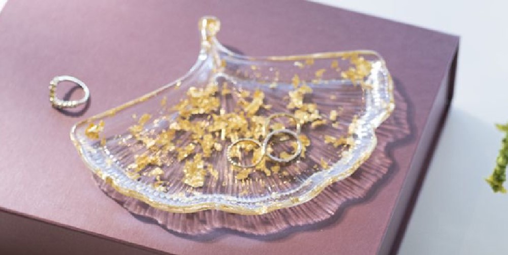 Luxe gouden details in transparante hars