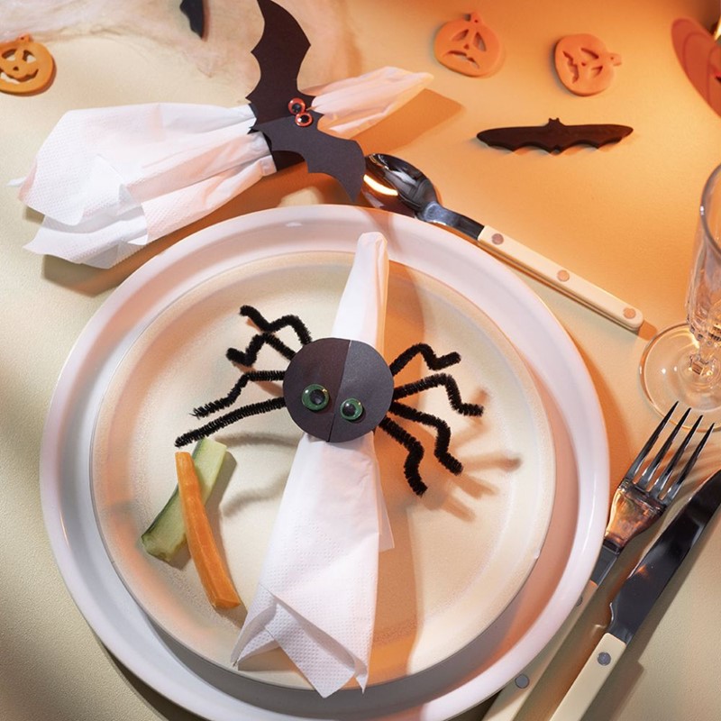 Halloween servetringen maken met spinnen en vleermuizen