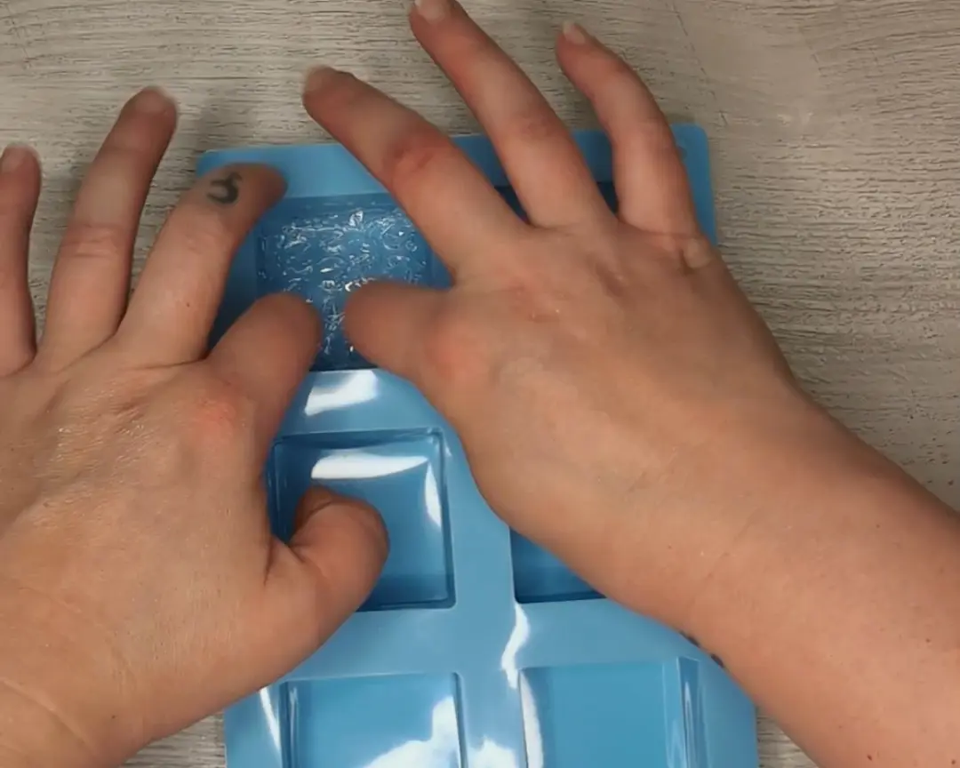 siliconen vierkanten mal waar bubbel plastic in de bodem gedaan wordt.