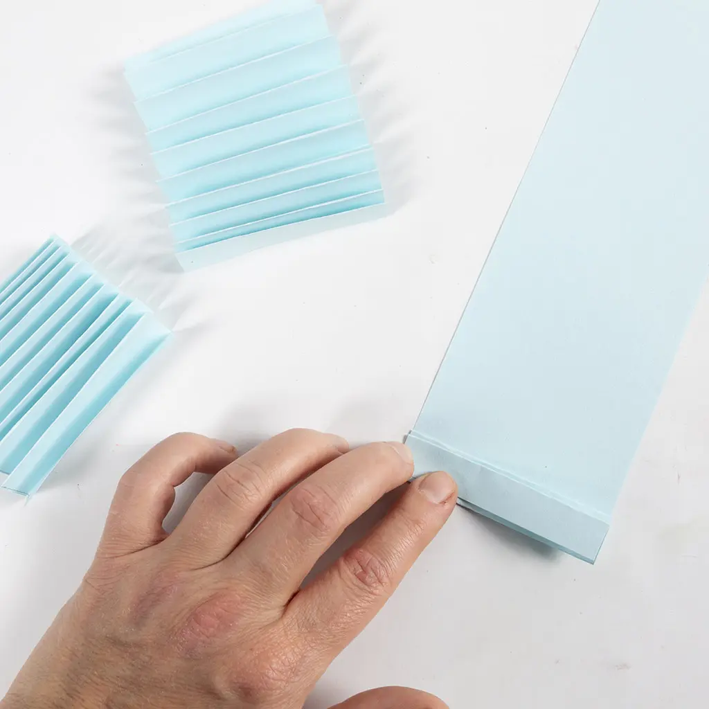 arcordion gevouwen blauw papier