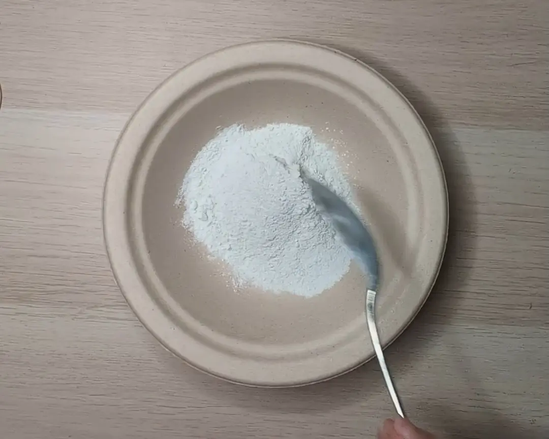 mengbaktje met poeder voeg