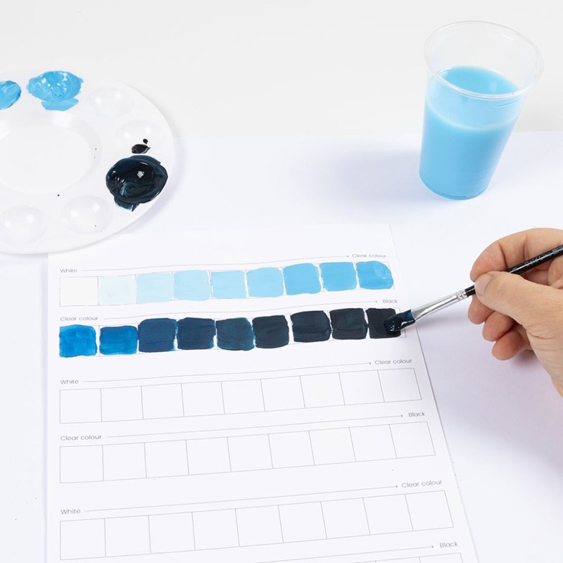 Gebruik zwart en wit voor gouache kleurtinten