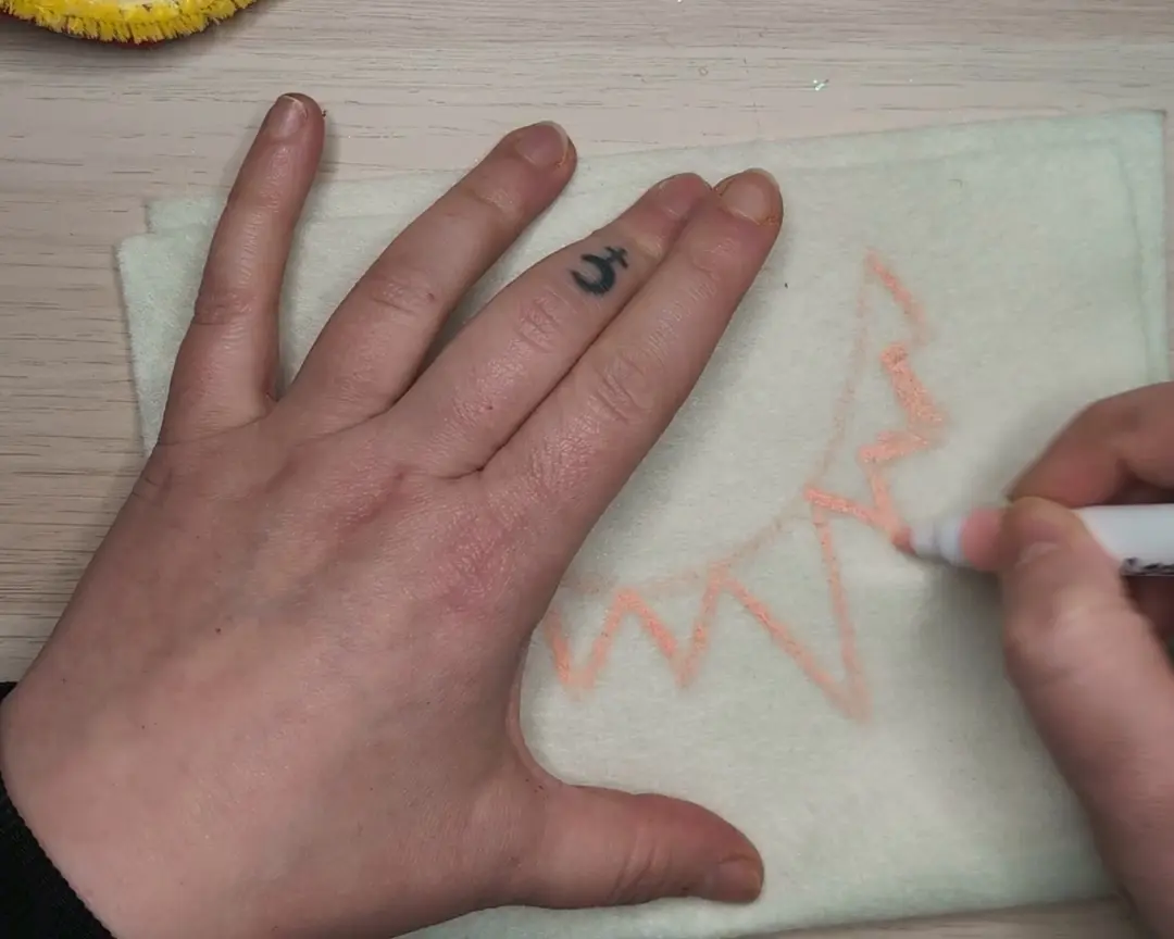 stift tekend tanden op wit vilt