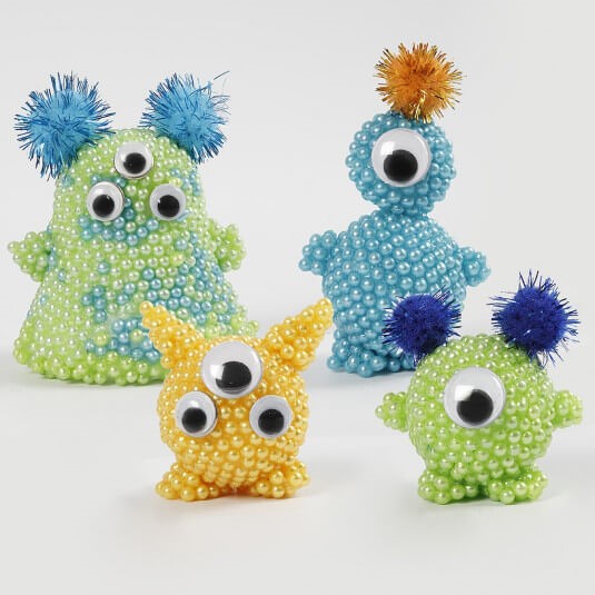 Aliens van Pearl Clay en pom-poms