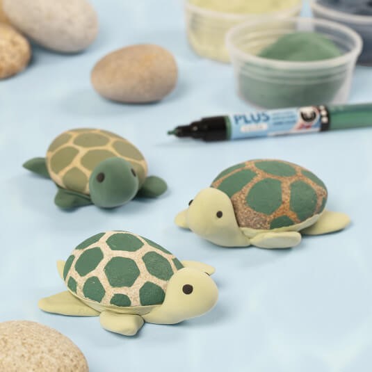Schildpadden geverfd op stenen met Plus Color-stiften en Silk Clay
