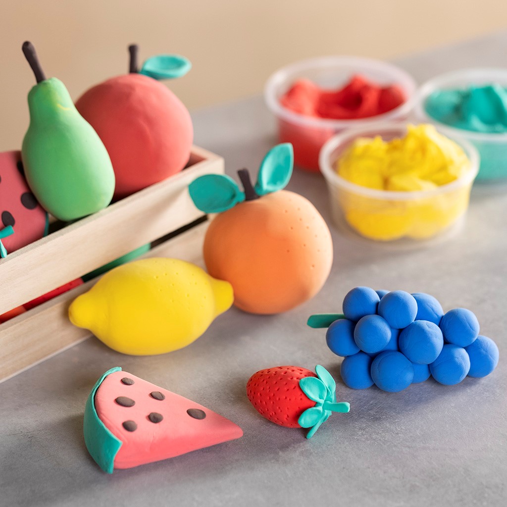 Groenten en fruit boetseren van Silk Clay voor de speelkeuken
