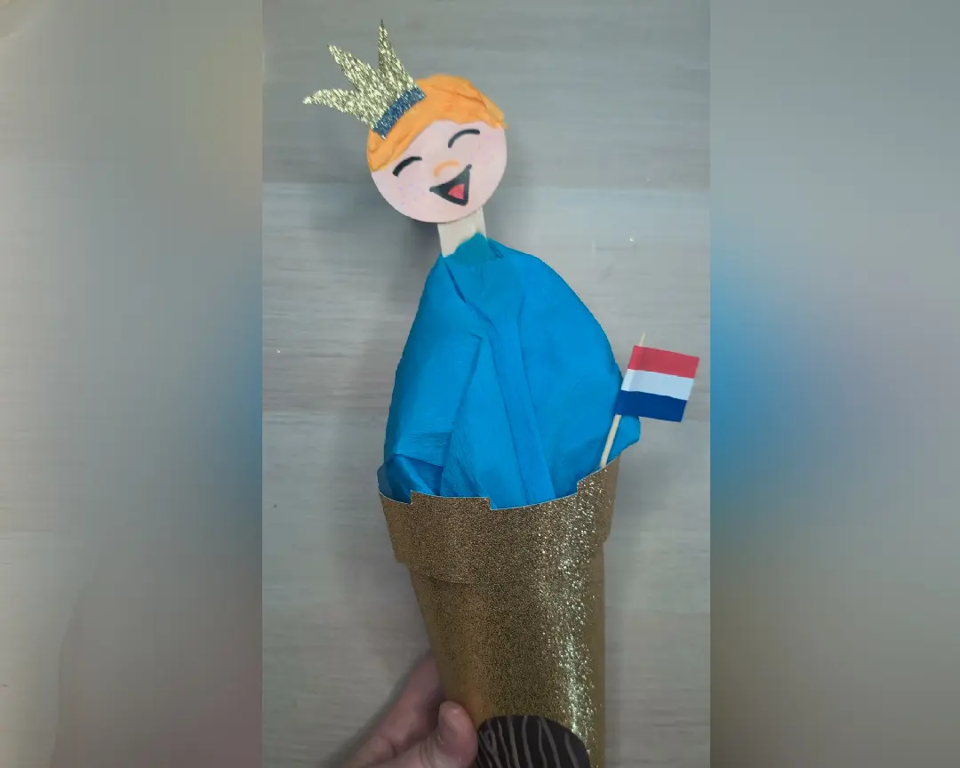 Eindresultaat push-up pop voor koningsdag met een lachend gezichtje.
