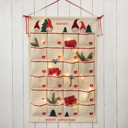 Hangende organizer als traditionele kerstkalender