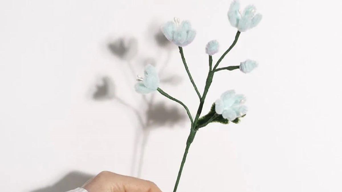 Mini bloemen van chenilledraad
