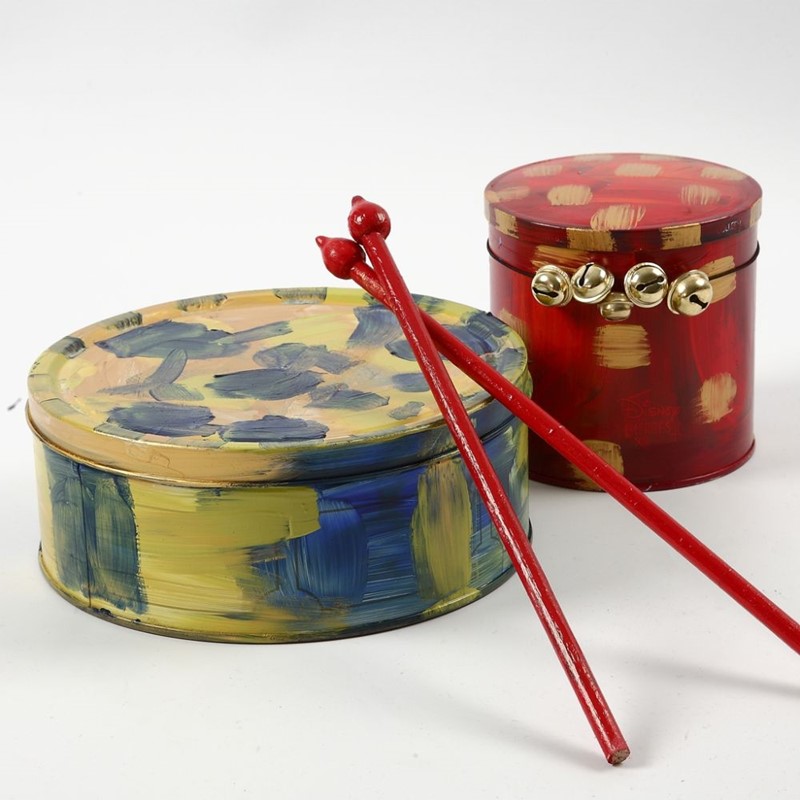 Zelf een drum maken van papier-maché en bloemstokken