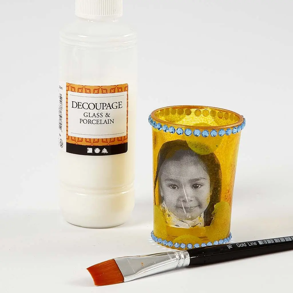 waxinelicht beschilderd met decoupage lijmlak voor glas en porselein.