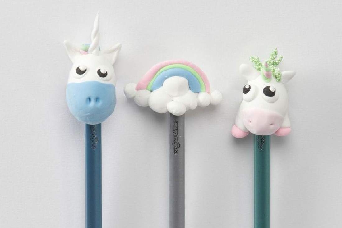 Kleurpotloden met eenhoorns en regenbogen