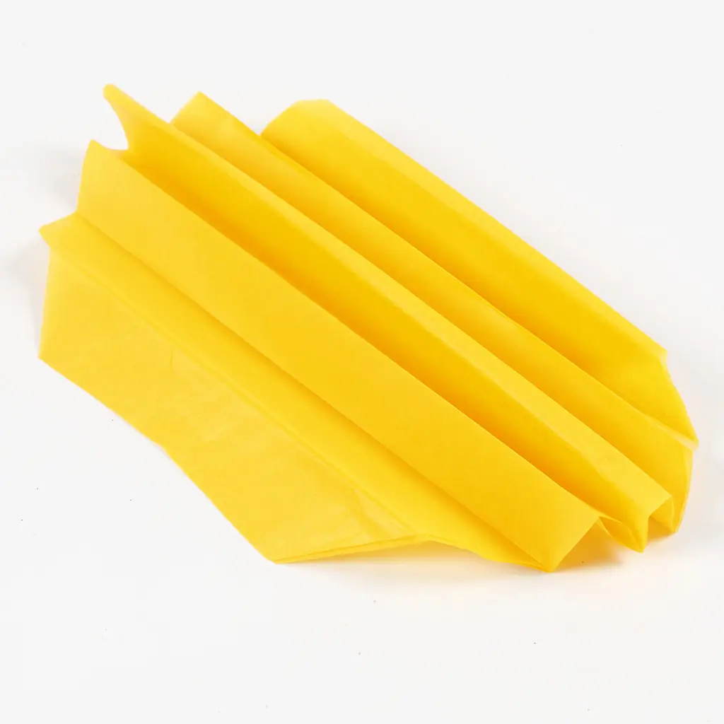 Het gele vloeipapier is als een waaier in harmonica-plooien gevouwen.
