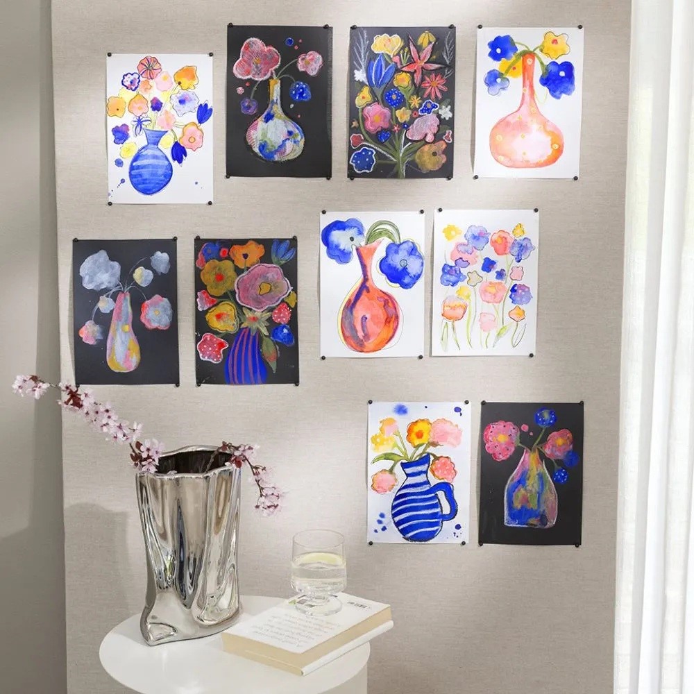 Kunstwerk met waterverf, oliepastel en stift